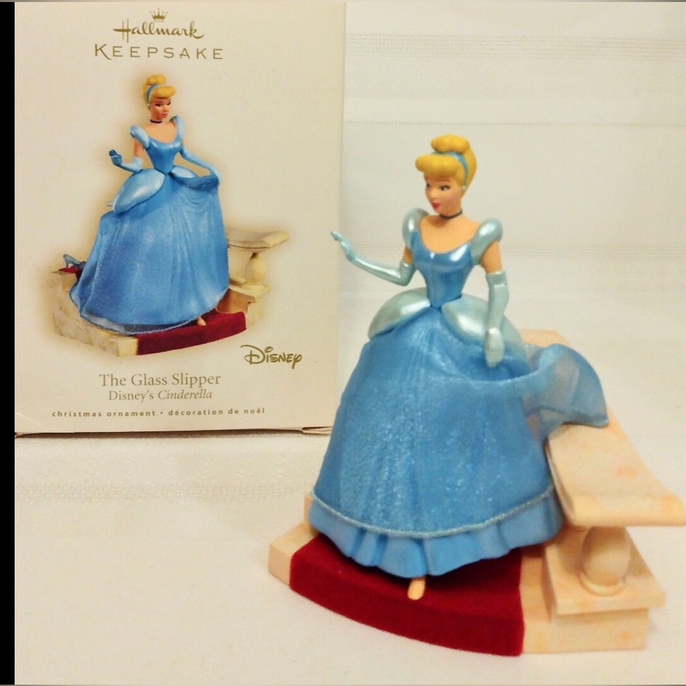 🌹🍃New In Box- 2007“The Glass Slipper” Disney Hallmark Cinderella Ornament🍃🌹